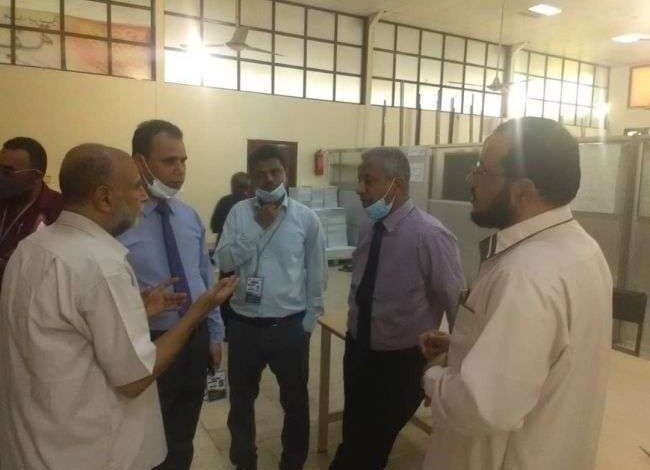 نائب رئيس اللجنة العليا للاختبارات يطلع على التجهيزات العامة للكنترول في العاصمة عدن