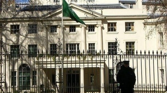 السفارة السعودية في المملكة المتحدة تتابع مع الشرطة البريطانية وضع طالب مبتعث أغلق الموظفون الكوفي عليه، وغادروا دون علمهم بوجوده.. عبدالعزيز الربيعي