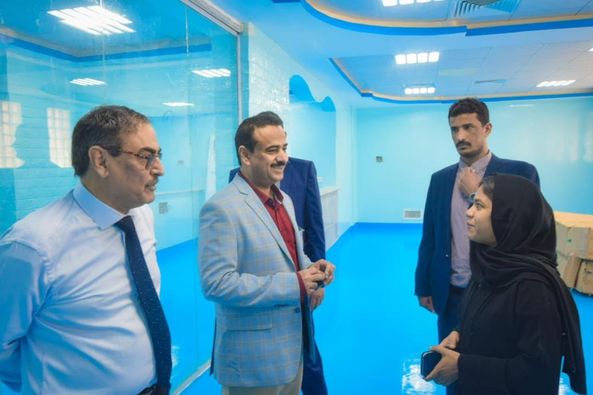 المحافظ ابن الوزير يشيد بدور الإمارات في تجهيز مستشفى شبوة العام
