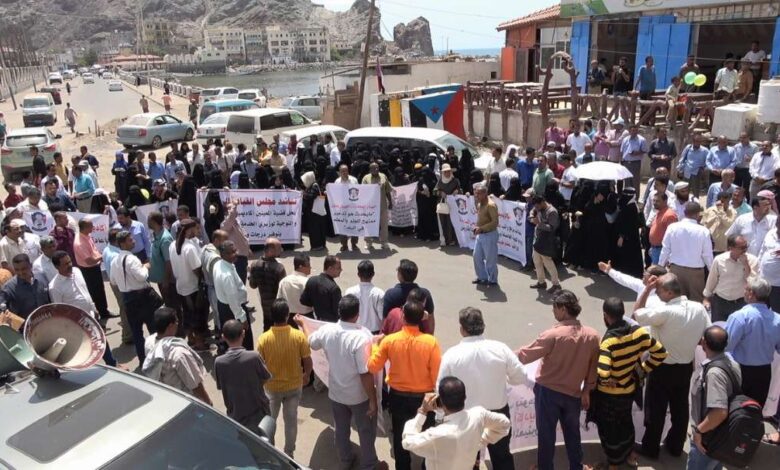 مدير مكتب رئيس مجلس القيادة “الشعيبي” يستقبل لجنة النقابة والمعينين أكاديميا