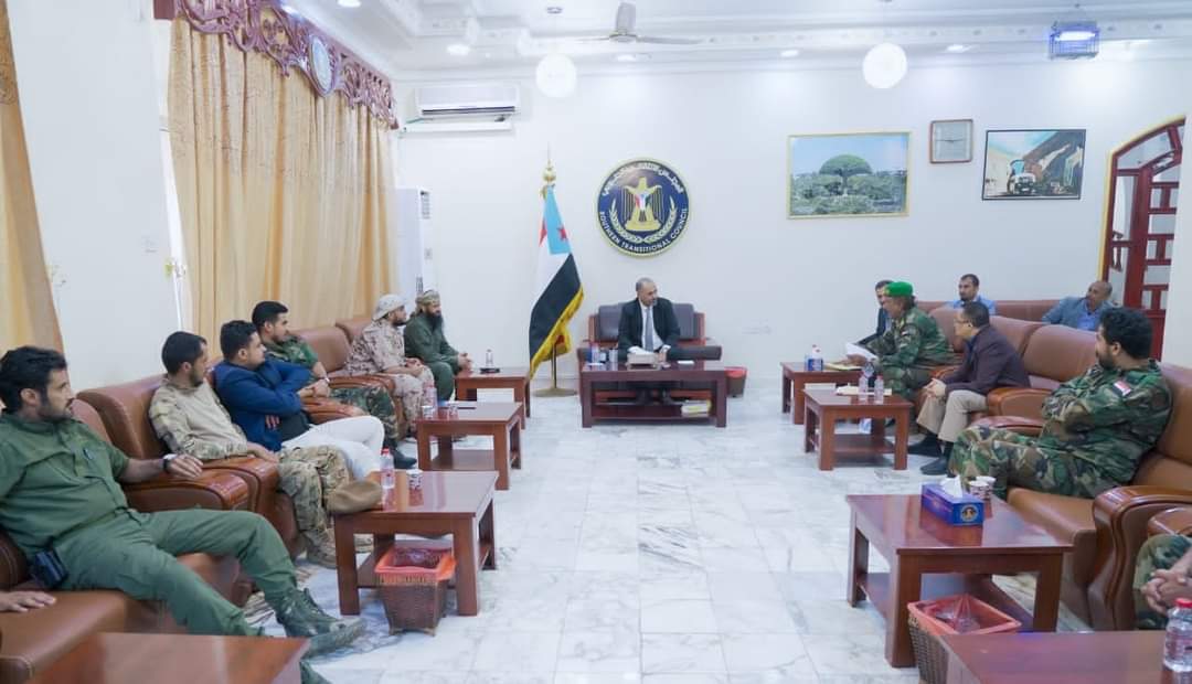 الرئيس القائد عيدروس الزُبيدي يترأس اجتماعا لقادة الأحزمة الأمنية في عدن وأبين ولحج