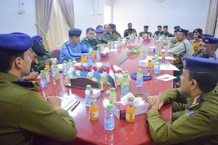 وكيل أول وزارة الداخلية يترأس لجنة الاستلام والتسليم بين مدير عام أمن وادي وصحراء حضرموت السلف والمدير الخلف
