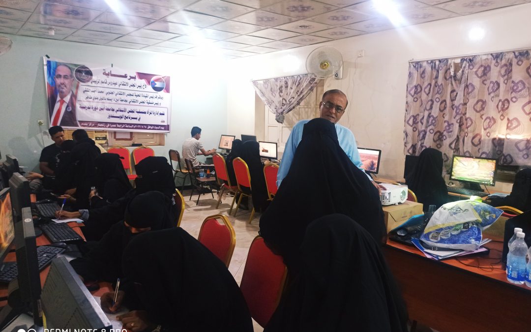 رئيس منسقية المجلس الانتقالي الجنوبي بجامعة ابين يدشن الدورة التدريبية في مهارات الحاسوب