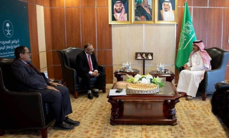 وزير النقل في حكومة المناصفة يناقش مع السفير آل جابر مشاريع البرنامج السعودي في قطاع النقل