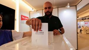 اقتراع اللبنانيين في الخارج: إقبال كبير وآمال بتغيير الطبقة الحاكمة