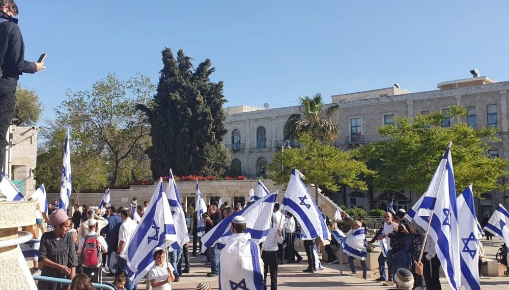 البرلمان العربي يحذر من خطورة وتداعيات مسيرة الأعلام بالقدس