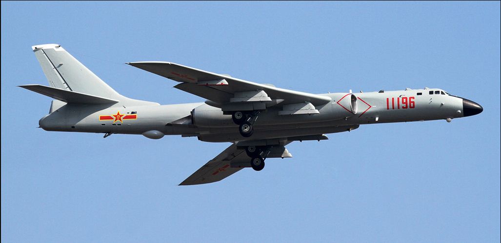 القاذفة الصينية Xian H-6 تثير الرعب كلما حلقت بالقرب من تايوان  لحاملات الطائرات الأمريكية والسفن المرافقة لها