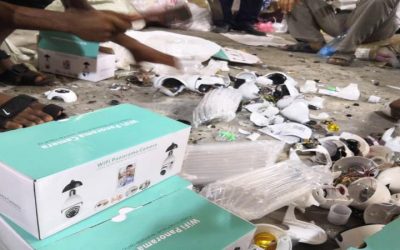 على شكل لمبات إضاءة.. ضبط كاميرات تجسس محظورة بميناء عدن(صور)