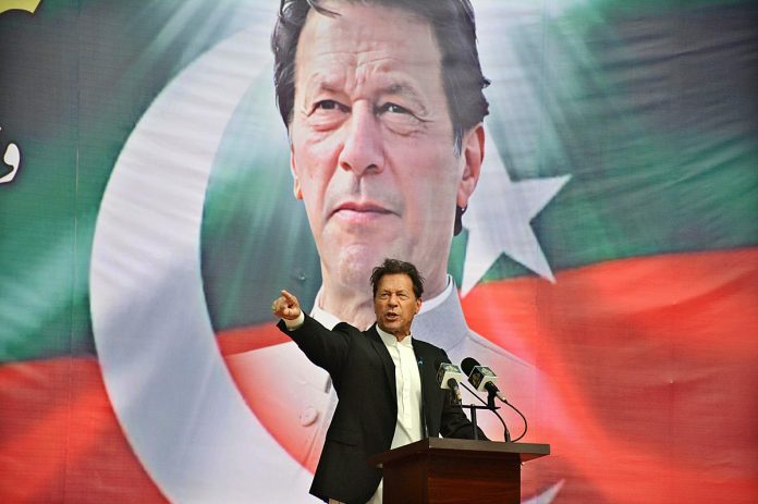 عمران خان: الأيام المقبلة ستشهد باكستان أكبر احتجاج في تاريخها