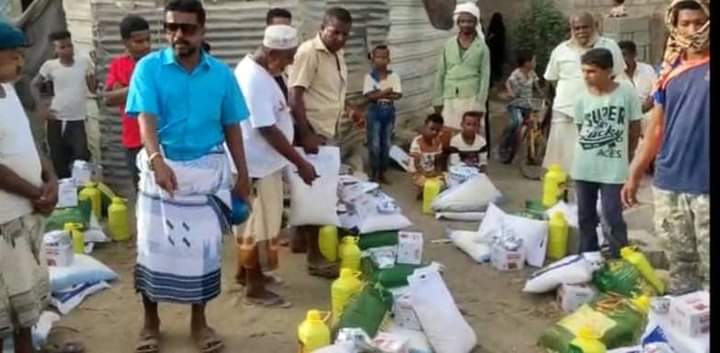 اللجنة المجتمعية باتيس توزع المساعدات الغذائية الشهرية الخيرية   المقدمة من مصنع أسمنت الوحدة