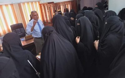 متعاقدات محو الأمية وتعليم الكبار عدن ينظمن وقفة إحتجاجبة أمام مكتب رئاسة جهاز محو الأمية