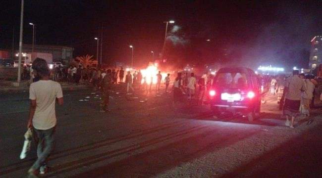 مقتل صحفي بأنفجار عبوة ناسفة زرعت في سيارته في محافظة عدن