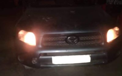 أمن عدن يضبط متهم بسرقة سيارة خلال 24 ساعة من الحادثة.