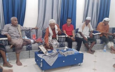 مدير عام كهرباء أبين يقوم بتقديم بواجب العزاء لأسرة الفقيد عبدالرحمن عبدالله أثر صعقه بالتيار الكهربائي بمدينة أحور