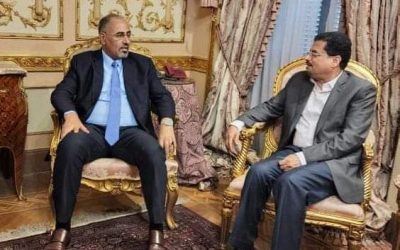 الرئيس الزُبيدي يلتقي السفير عبدالكريم شائف ويؤكد حاجة الجنوب لجهود كل أبنائه