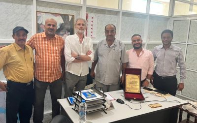 قائد المنطقة الامنيه السادسه، يكرم ممثل اطباء بلا حدود في العاصمة عدن