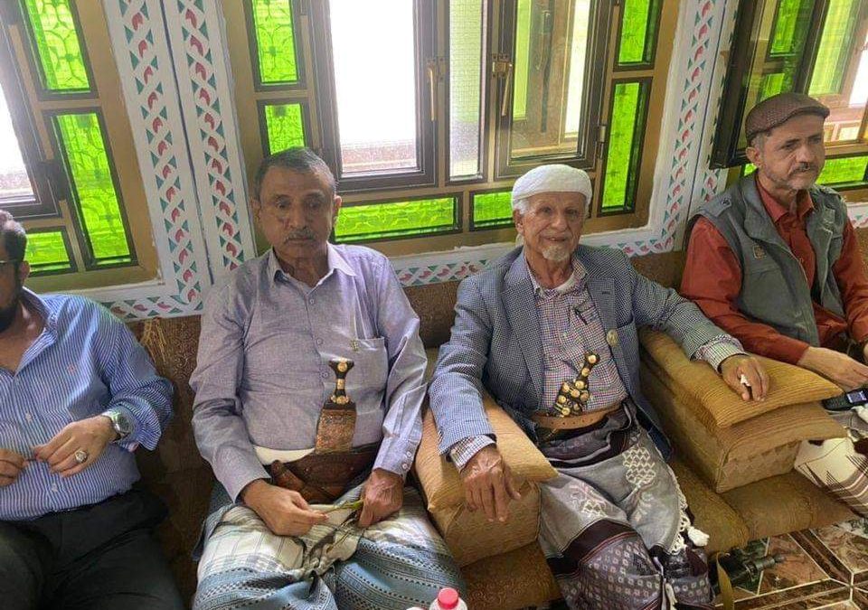 العفيفي  ومرافقوه يقدمون واجب العزاء والمواساة في حادثة مقتل الشيخ علي محسن الرشيدي وأقربائه