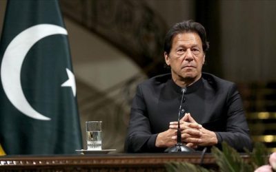 عمران خان: الاقتصاد الباكستاني مظلم تحت حكم “اللصوص المحترفين”