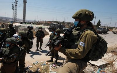 قوات الاحتلال تقتل فلسطينيًا وتحتجز جثمانه شمال الضفة