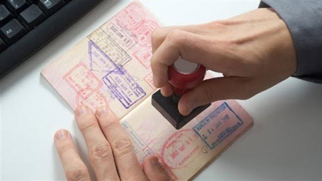 الكويت: توقف منح التأشيرات للأجانب