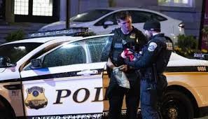 إطلاق نار في واشنطن يتسبب بقتل صبي وإصابة 3 أشخاص خلال حفل موسيقي