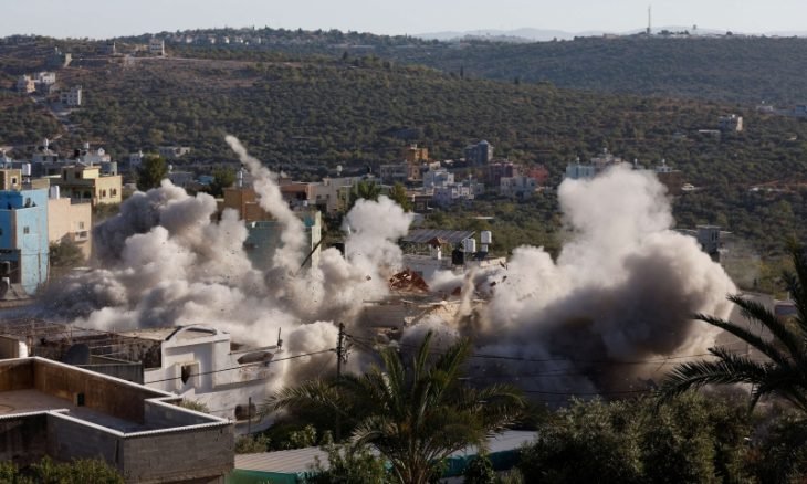 جيش الاحتلال يهدم منزلي أسيرين فلسطينيين شمال الضفة