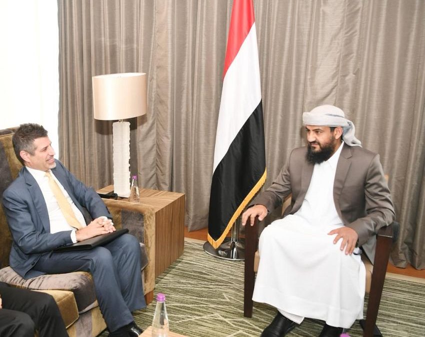 أبو زرعة المحرمي خلال لقائه السفير الأمريكي..   جاهزون للسلام الشامل والعادل في حال انصاع الحوثي للغة الحوار