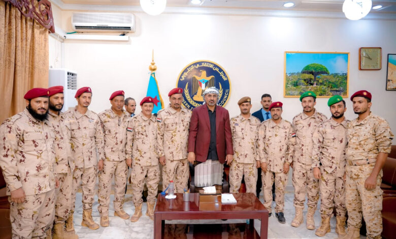 لليوم الرابع.. الرئيس الزُبيدي يستقبل جموع المهنئين بعيد الأضحى المبارك