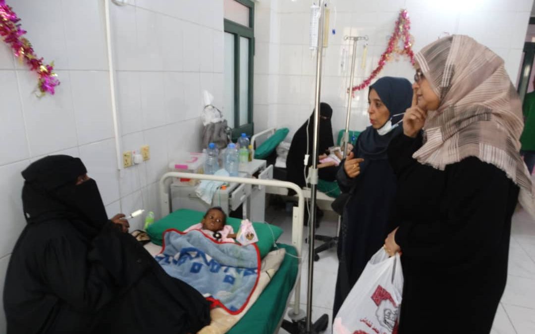 انتقالي العاصمة عدن يقوم بزيارة عيدية إلى أقسام الأطفال بمستشفى الصداقة التعليمي العام