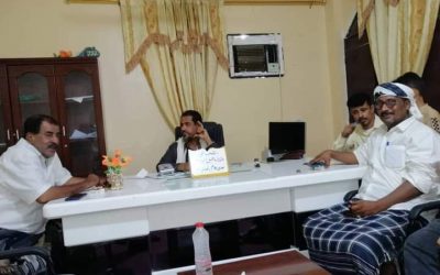 المحامي مازن اليوسفي مدير عام مديرية خنفر يلتقي مدير عام الضرائب أبين