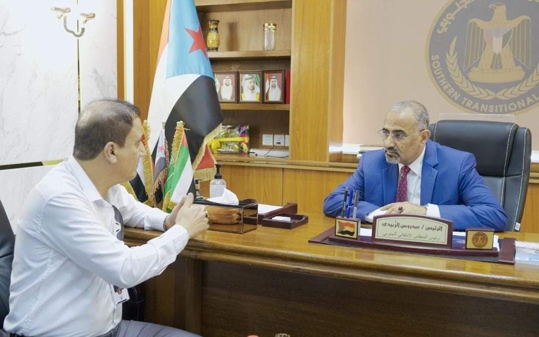 الرئيس الزُبيدي يشدد على أهمية توفير البيئة الجاذبة للاستثمار في قطاع النفط والمعادن