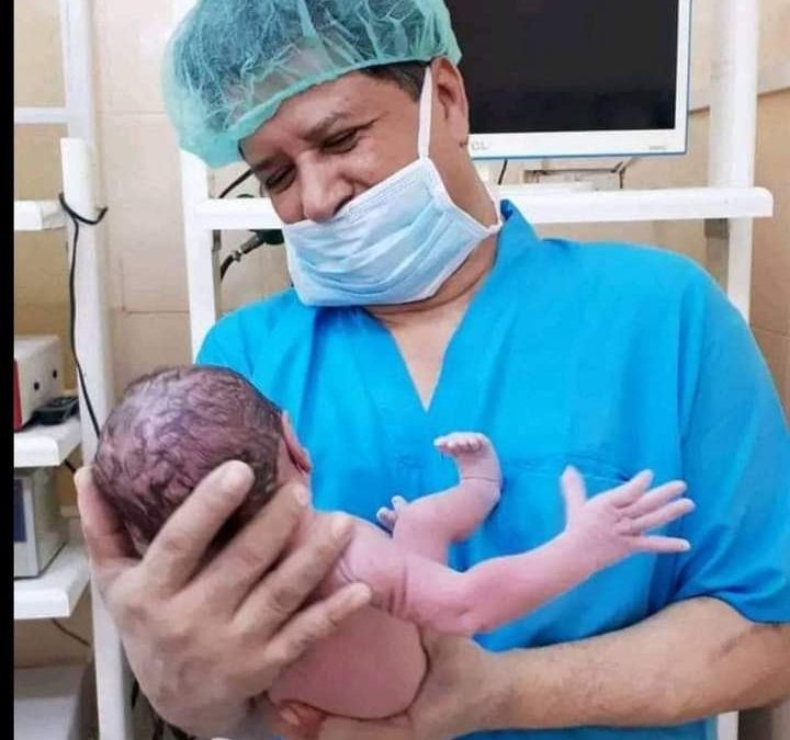 د. الشبحي وكيل وزارة الصحة والسكان يعزي في مقتل  د. أحمد الدويل