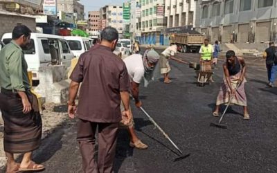 إنجاز 95% من مشروع إعادة تأهيل وصيانة شارع القطيبي بمديرية المنصورة