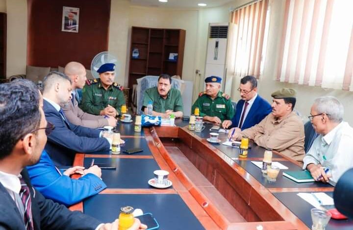 مدير أمن العاصمة عدن يلتقي بوفد من منظمة الإنتربول الدولية