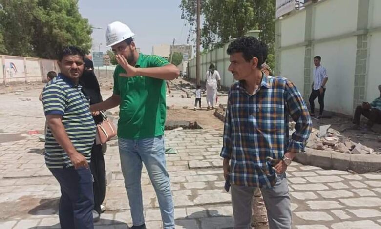 مدير عام الشيخ عثمان يتفقد مستوى إنجاز مشروع الرصف الحجري لشارع المهندسين