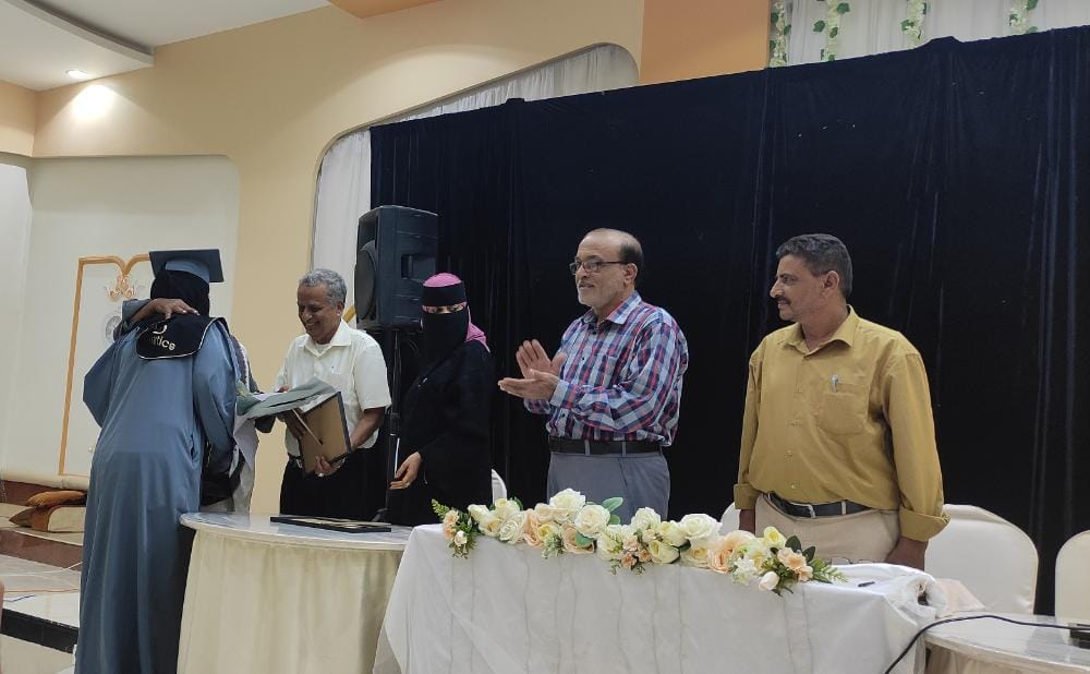 بحضور بالليل واليوسفي …حفل تكريمي لطلاب المستوى الرابع لقسم الرياضيات بكلية التربية زنجبار بجامعة أبين