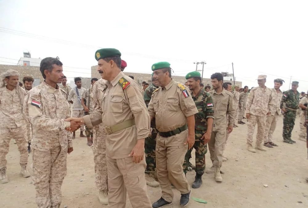 في زيارة عيدية… العقيد عطوه يطلع على جاهزية اللواء الرابع مشاة وعدد من الوحدات العسكرية بمحور أبين
