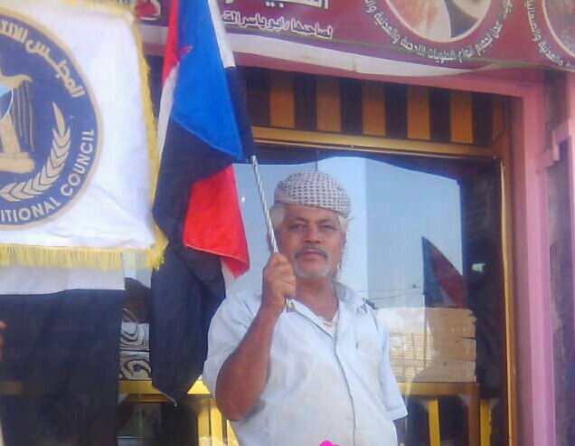 إعلامية انتقالي أبين تعزي في وفاة المناضل قاسم الجعري