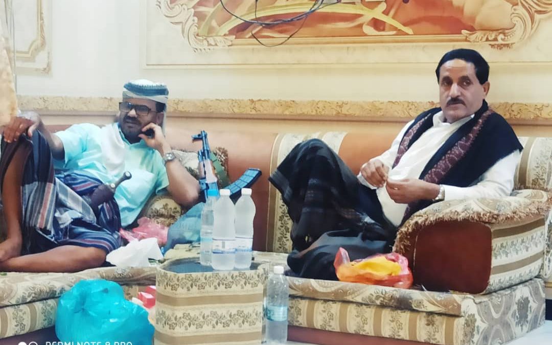 رئيس انتقالي أبين يشيد بدور قوات الحزام الأمني خلال زيارته العيدية للقائد عبداللطيف السيد