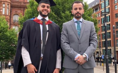 الشيخ طارق بن عطاف يهنئ شقيقه بمناسبة التخرج من جامعة مانشستر البريطانية