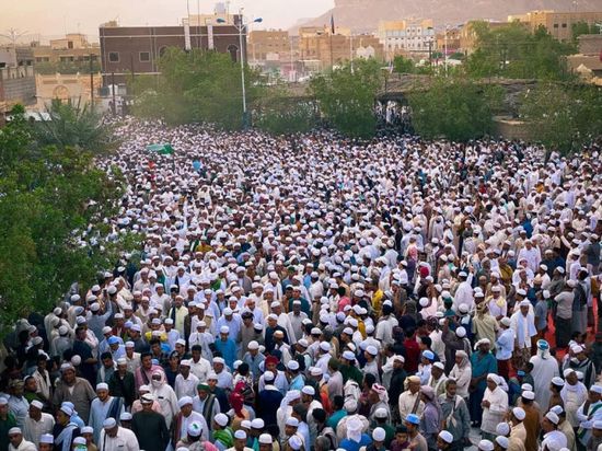 مدينة تريم تشهد اليوم  أكبر جنازة للمفكر الإسلامي السيد أبوبكرالمشهورالعدني