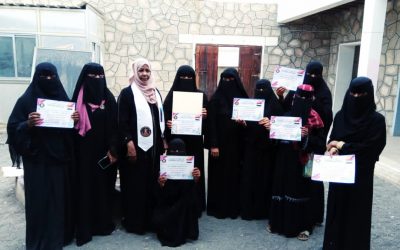 إدارة المرأة والطفل بانتقالي ابين تختتم دورة فصول محو الأمية في منطقة شقره