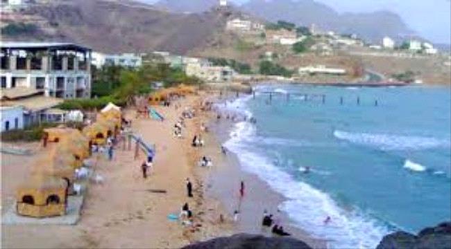 خفر السواحل ينقذ صياد من الغرق بسواحل عدن