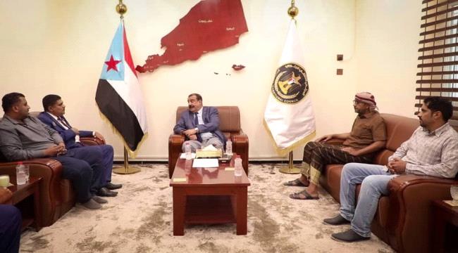 اللواء بن بريك يناقش مع رئيس تنفيذية انتقالي حضرموت الأوضاع السياسية والاقتصادية والأمنية في المحافظة