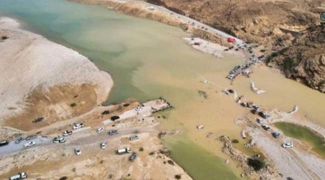 شرطة السير بالمهرة تدعو سائقي المركبات إلى توخي الحذر إثر المنخفض الجوي