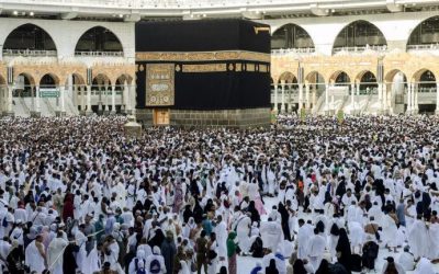 السعودية تُقيِل مسؤولين في المسجد الحرام