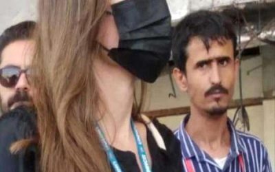 “امارمي” ضابط الهجرة والجوازات الذي  اشتهر بصورته مع الممثلة الأمريكية العالمية أنجلينا جولي أحد ضحايا التفجير الإرهابي الذي استهدف مدير أمن لحج