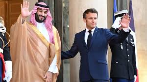 ماكرون استقبل محمد بن سلمان “بحرارة” في الإليزيه وبحث معه ملفي الطاقة وخاشقجي