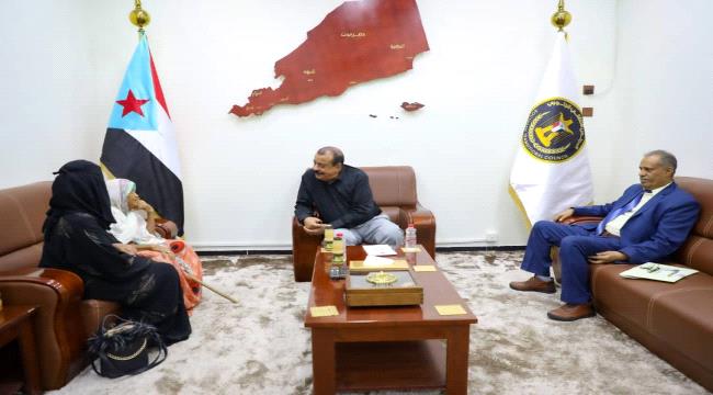 اللواء بن بريك يستقبل الحجة سبولة أكبر مناضلات  الحراك الجنوبي سنا
