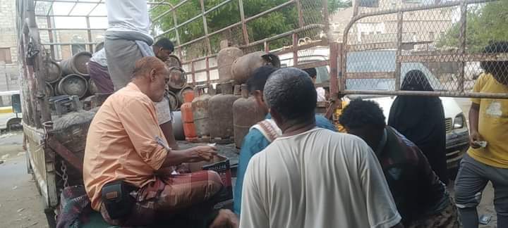 الغاز المنزلي في مديرية خنفر.. إستقرار ملحوظ وجهود حثيثة ومتواصلة تبذل منذ اسابيع وأشهر